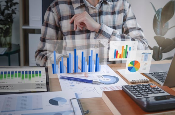 businesspeople-working-in-finance-and-accounting-analyze-financi